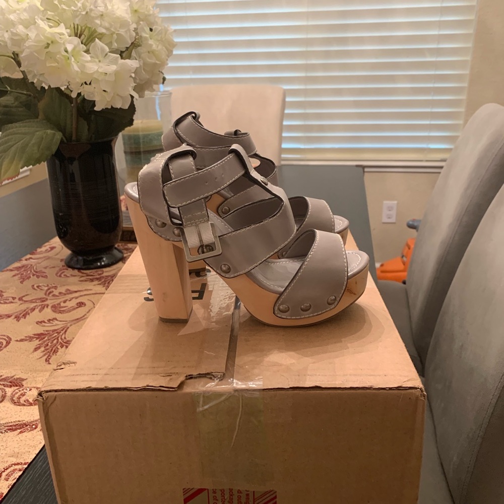 Sandals - Picture 4 of 5